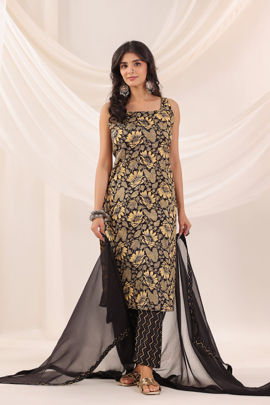 Iravu Sleeveless Set