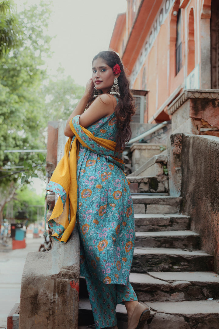 Alli • அல்லி — Sleeveless Gathered Anarkali Set