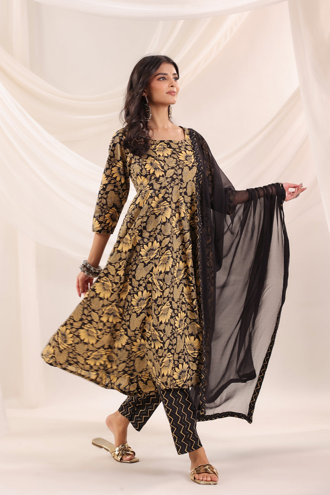Iravu Anarkali Set