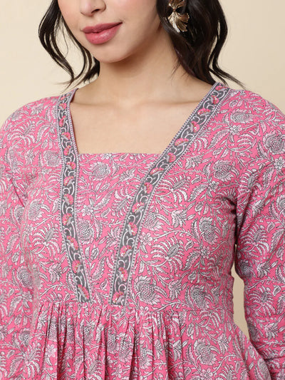 COTTON SHORT LENGTH LENGTH PRINTED 3/4 SLEEVE SQUARE TOP