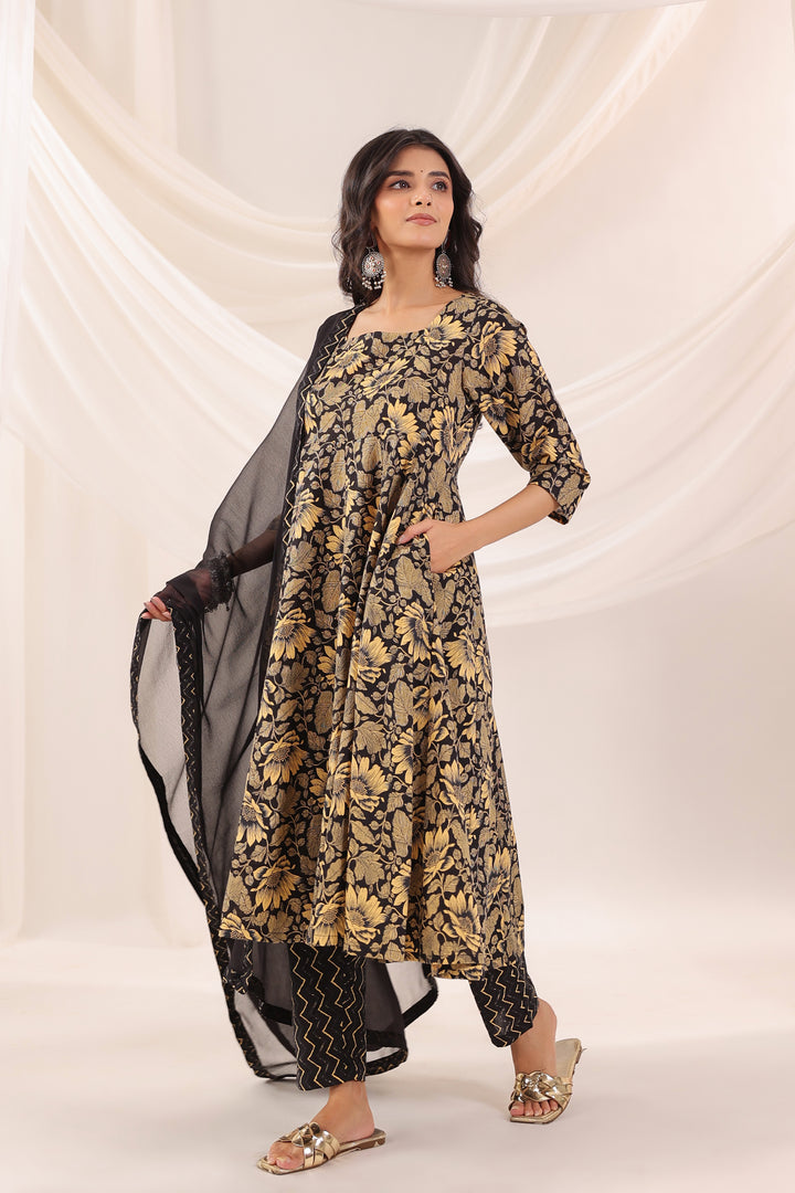 Iravu Anarkali Set