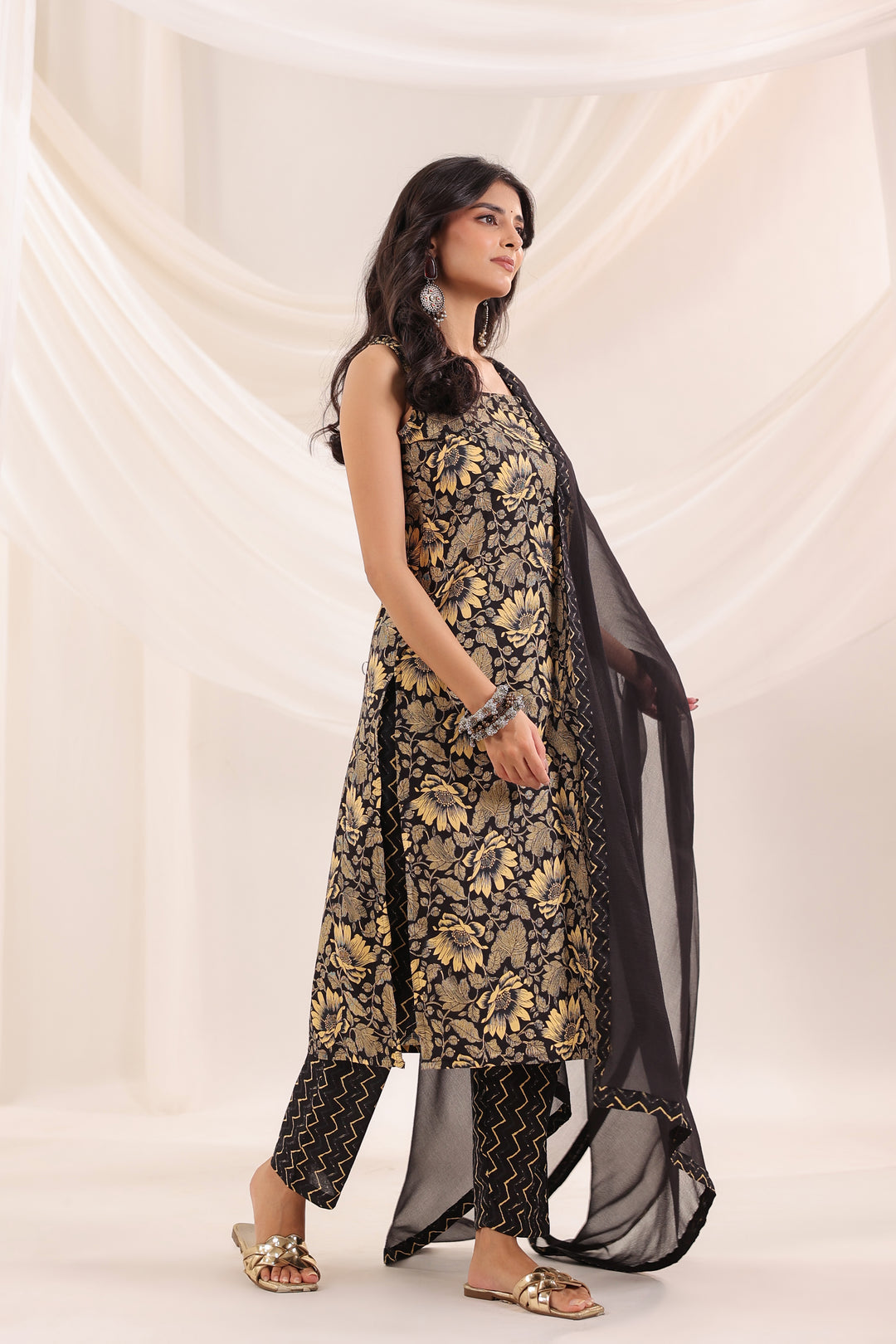 Iravu Sleeveless Set