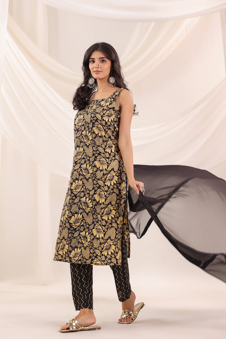Iravu Sleeveless Set
