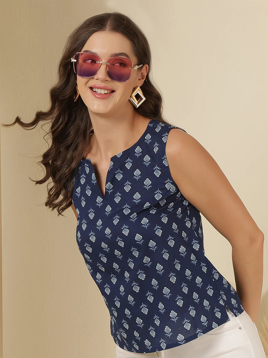 Notch shell top in Neela Tara