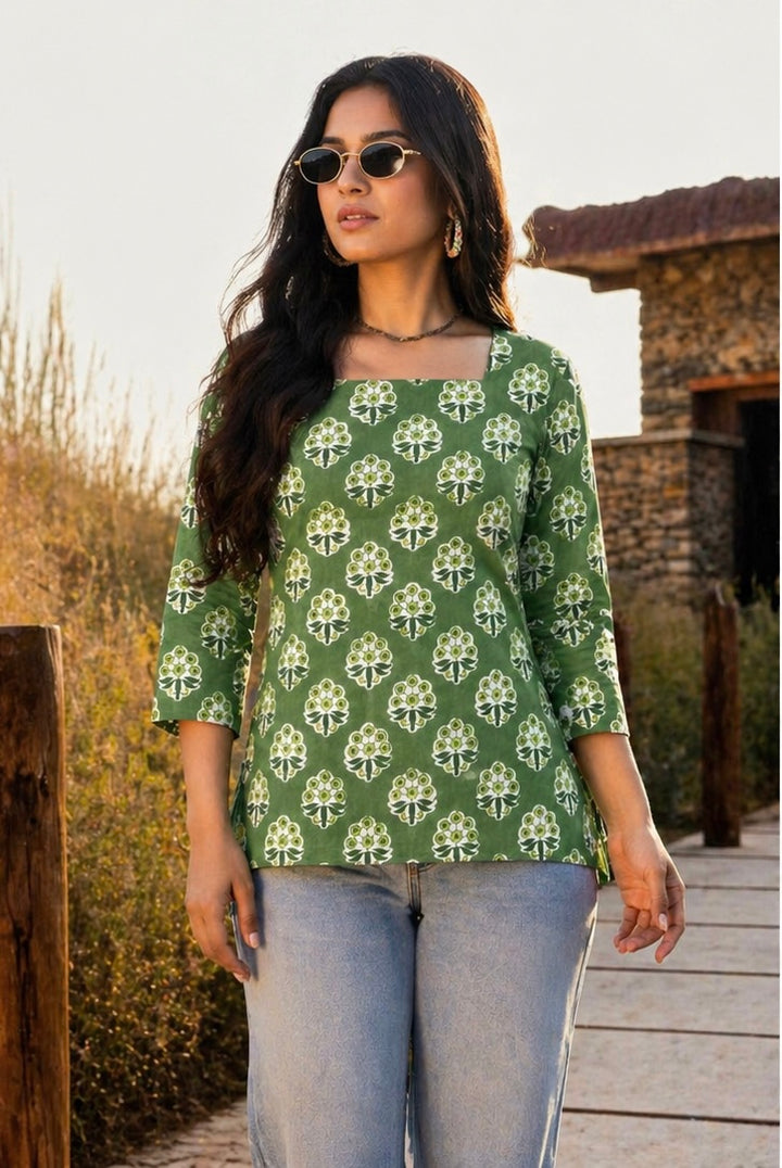 Peppermint Petal Straight Top